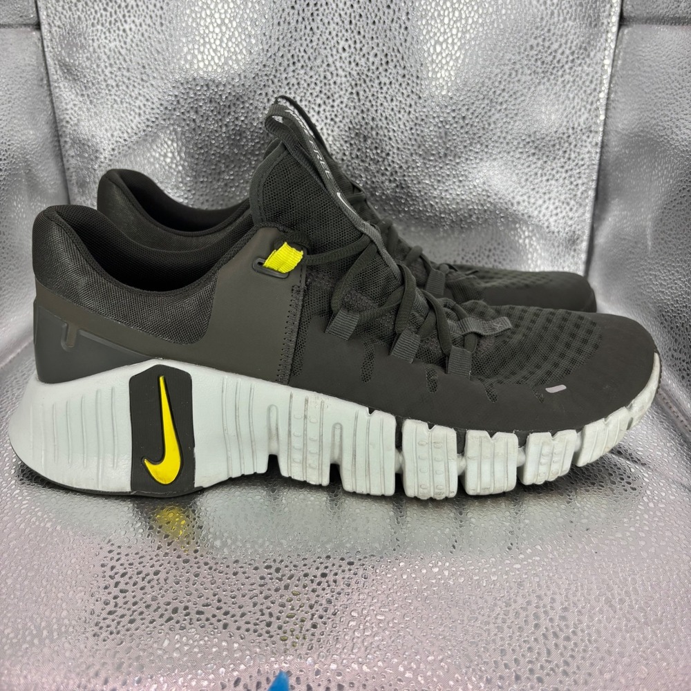 Nike Free Metcon 5 Mens Training Shoes Olive Green Yellow DV3949-300 Size 11